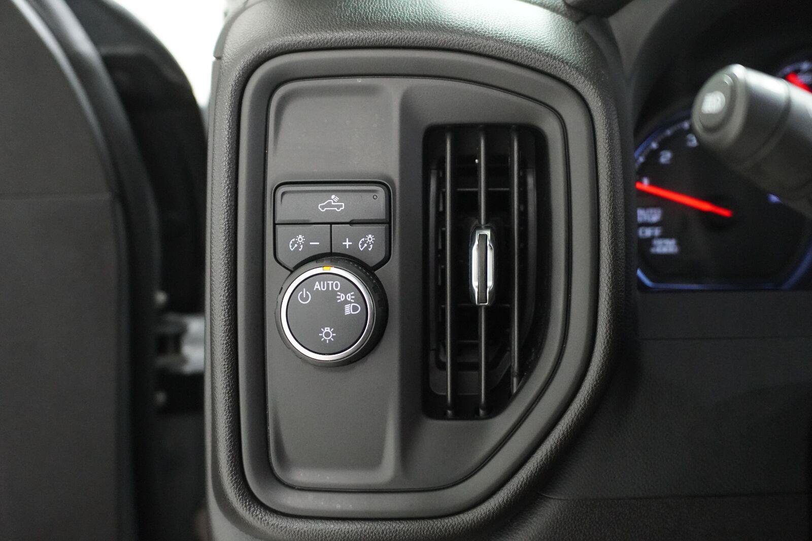 Used 2024 Chevrolet Silverado 1500 Custom RWD image 11