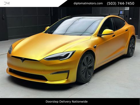 Used 2022 Tesla Model S Plaid image 1