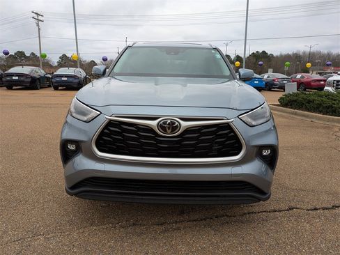 Used 2023 Toyota Highlander XLE image 8