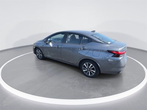 Used 2022 Nissan Versa SV image 6