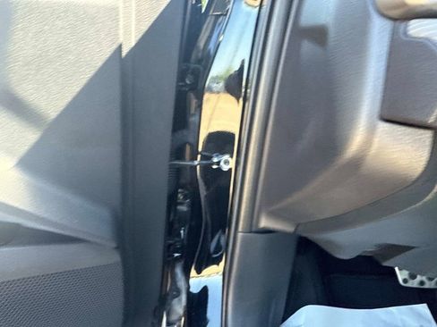 Used 2025 Toyota Camry SE w/ Convenience Package image 31