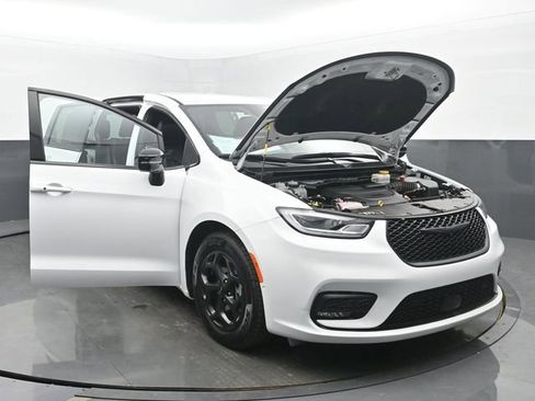 Used 2024 Chrysler Pacifica Limited FWD image 54
