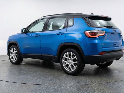 Used 2025 Jeep Compass Limited image 6