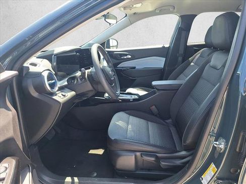 Used 2025 Chevrolet Trax LT FWD image 10