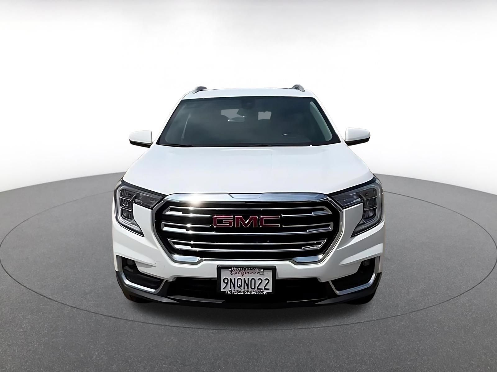 Used 2024 GMC Terrain SLT AWD/4WD image 4