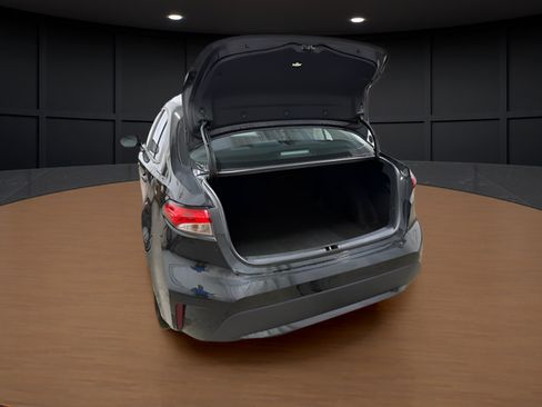 Used 2022 Toyota Corolla LE FWD image 7
