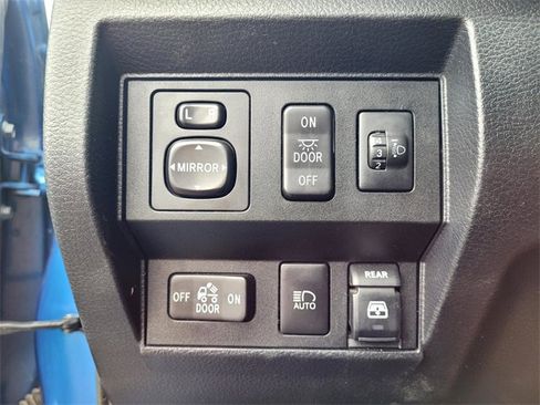 Used 2018 Toyota Tundra SR5 w/ SR5 Upgrade Package image 20