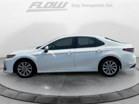 Used 2021 Toyota Camry LE FWD image 4