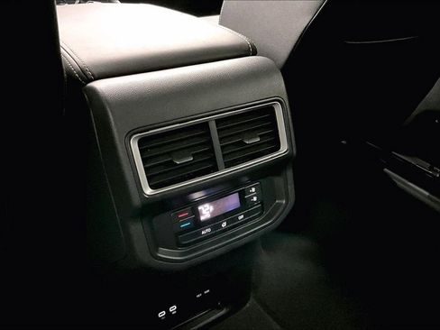 Used 2025 Volkswagen Atlas SE AWD/4WD image 29