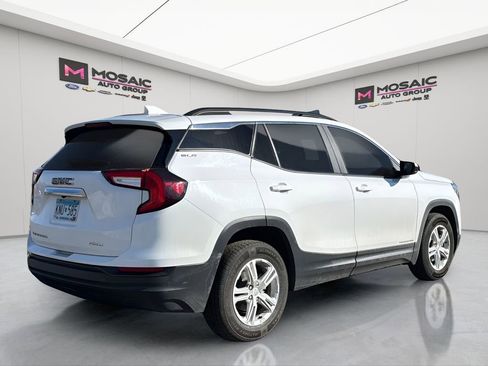 Used 2022 GMC Terrain SLE w/ Driver Convenience Package image 3