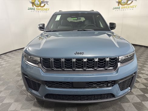 New 2026 Jeep Grand Cherokee L Limited w/ Limited Altitude Package AWD/4WD image 3