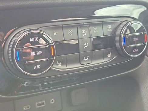 Used 2021 Buick Encore GX Select w/ Sport Touring Package FWD image 17