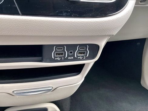 Used 2023 Chrysler Voyager LX FWD image 16