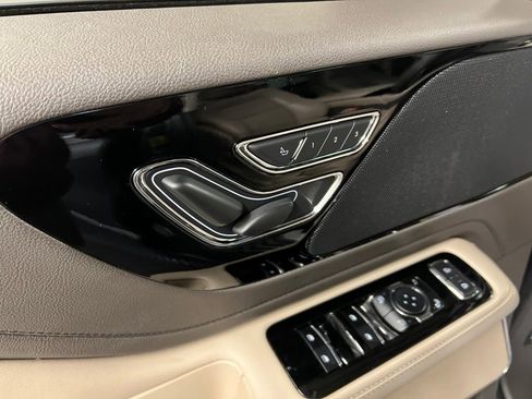 Used 2023 Lincoln Aviator AWD w/ Premium Package image 30