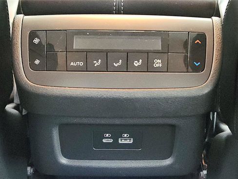 Used 2024 Nissan Pathfinder SL image 29