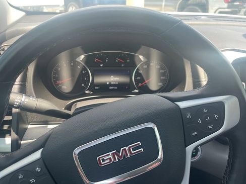 Used 2024 GMC Terrain SLT w/ Tech Package FWD image 11