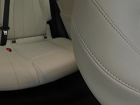 Used 2022 Mercedes-Benz GLB 250 4MATIC image 14