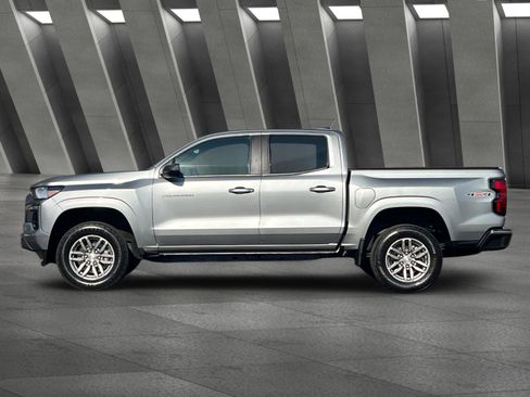 Used 2024 Chevrolet Colorado LT AWD/4WD image 7