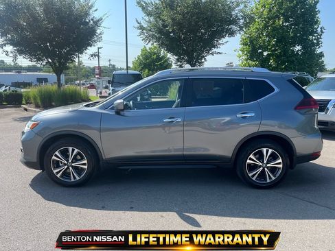 Used 2019 Nissan Rogue SV w/ Premium Package FWD image 5