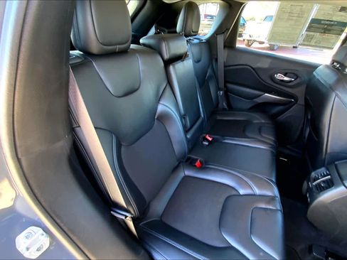 Used 2021 Jeep Cherokee Latitude Plus image 19