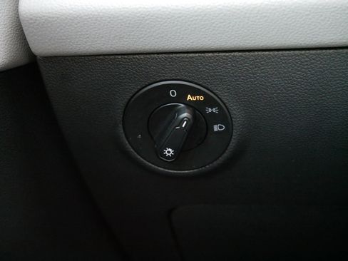 Certified 2023 Volkswagen Taos SE w/ Panoramic Sunroof Package image 27