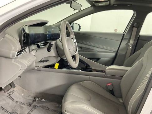 Used 2025 Hyundai Elantra SEL FWD image 10