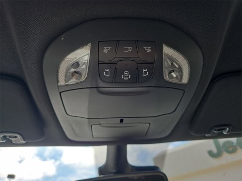 New 2026 Chrysler Pacifica Select image 31