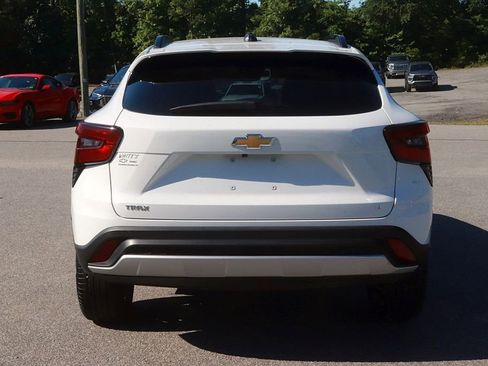 Used 2025 Chevrolet Trax LT w/ LT Convenience Package FWD image 6