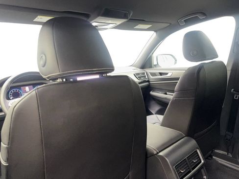 Used 2025 Volkswagen Atlas Cross Sport SE FWD image 37