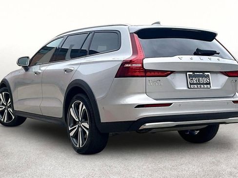 Certified 2025 Volvo V60 B5 Cross Country Plus AWD/4WD image 17
