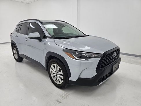 Used 2023 Toyota Corolla Cross LE image 2