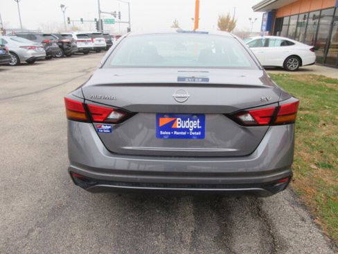 Used 2024 Nissan Altima 2.5 SV image 4