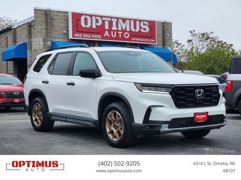 Used 2024 Honda Pilot TrailSport image 1