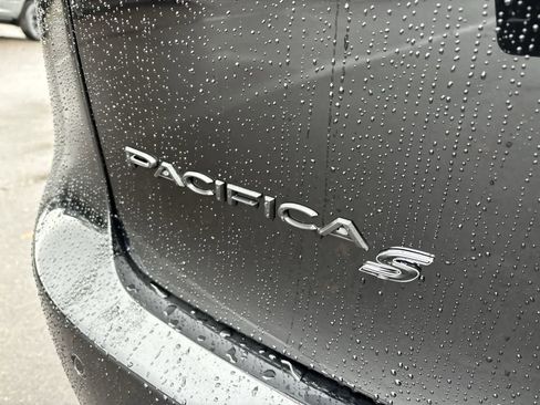 New 2026 Chrysler Pacifica Select w/ S Appearance Package image 4