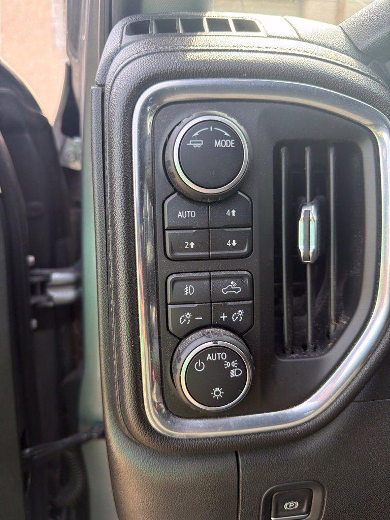 Used 2021 Chevrolet Silverado 1500 RST w/ Z71 Off-Road Package AWD/4WD image 8