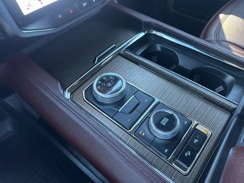 Used 2024 Ford Expedition Limited image 21