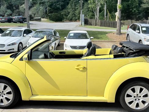 Used 2007 Volkswagen Beetle Convertible w/ Package 1 FWD image 4