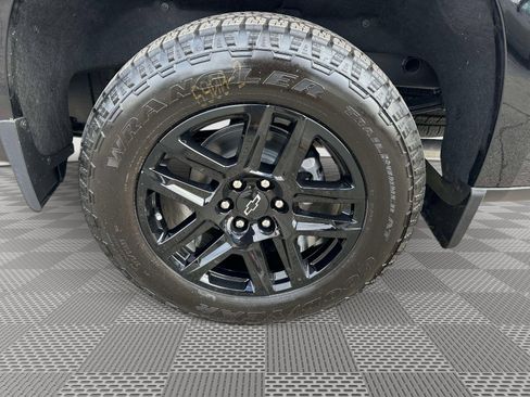 Certified 2025 Chevrolet Silverado 1500 High Country w/ Midnight Edition image 36