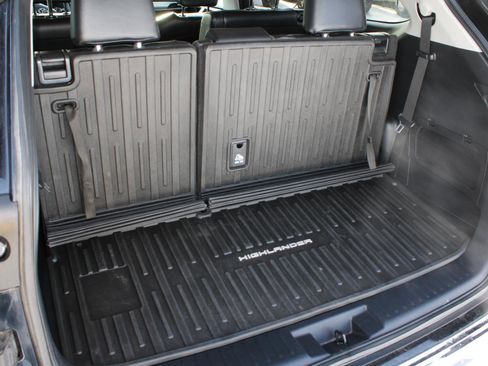 Used 2022 Toyota Highlander Platinum image 8