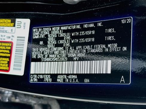 Used 2021 Toyota Highlander XLE AWD/4WD image 32