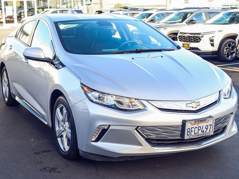 Used 2018 Chevrolet Volt LT w/ Comfort Package image 18