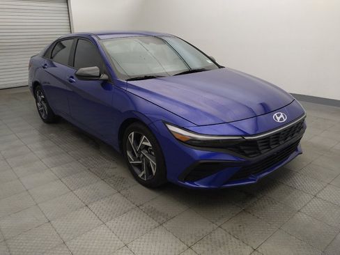 Used 2025 Hyundai Elantra Sport FWD image 13