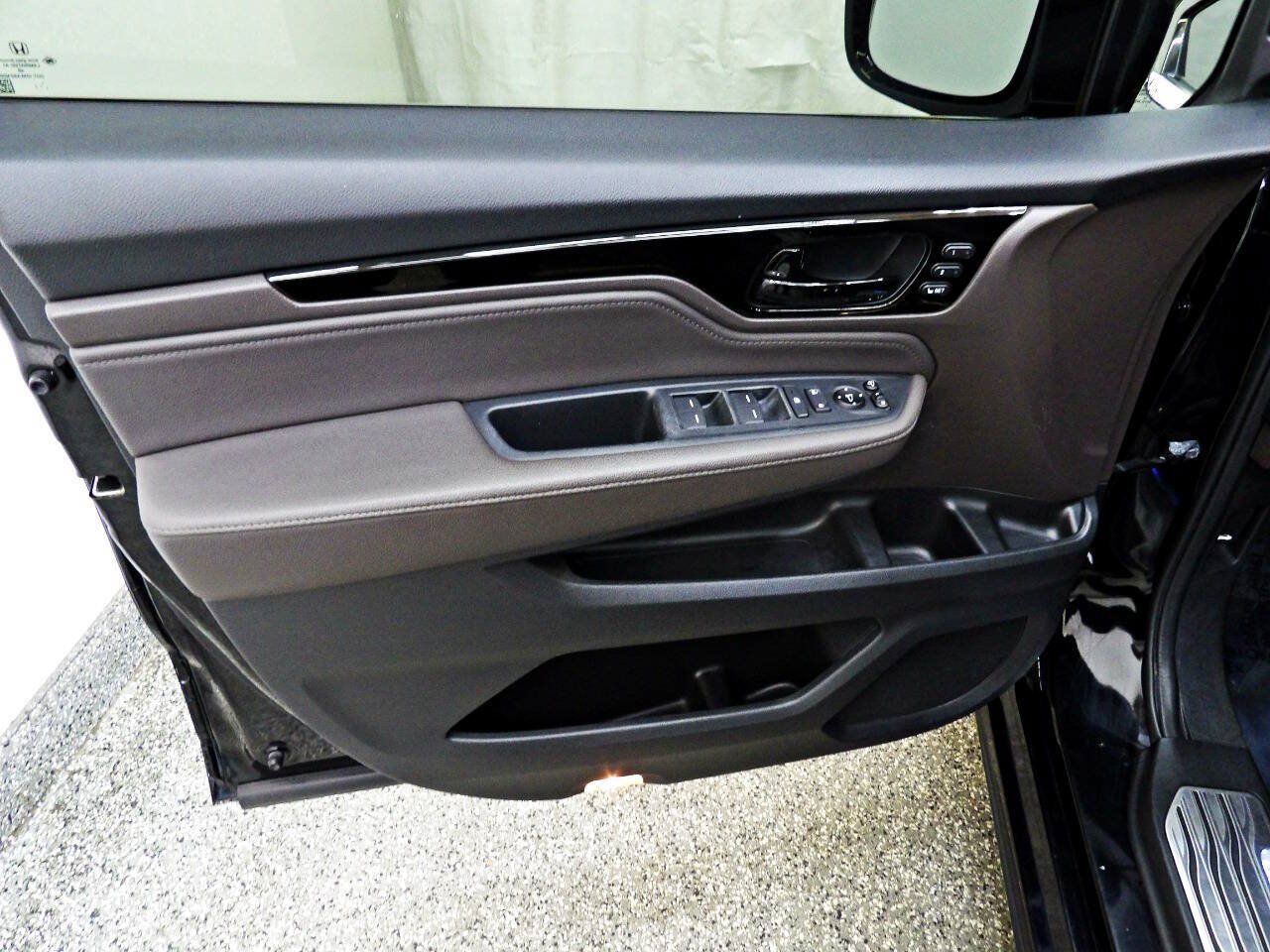 Used 2018 Honda Odyssey Elite image 7