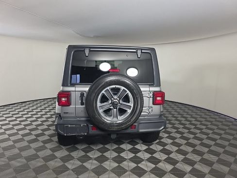 Used 2018 Jeep Wrangler Unlimited Sahara w/ Dual Top Group AWD/4WD image 4