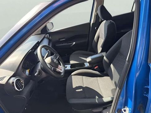 Used 2023 Nissan Kicks SV FWD image 9