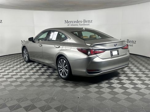 Used 2020 Lexus ES 300h w/ Premium Package image 5
