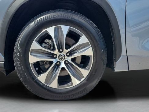 Used 2023 Toyota Highlander XLE image 27