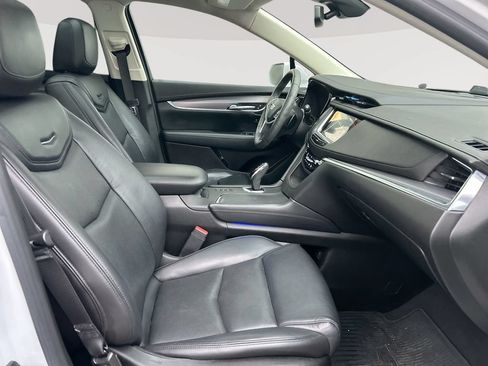 Used 2017 Cadillac XT5 Luxury w/ Driver Awareness Package AWD/4WD image 31