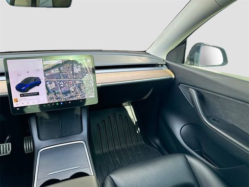Used 2021 Tesla Model Y Performance image 17