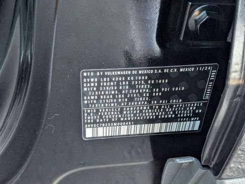 Used 2025 Volkswagen Taos SE image 29